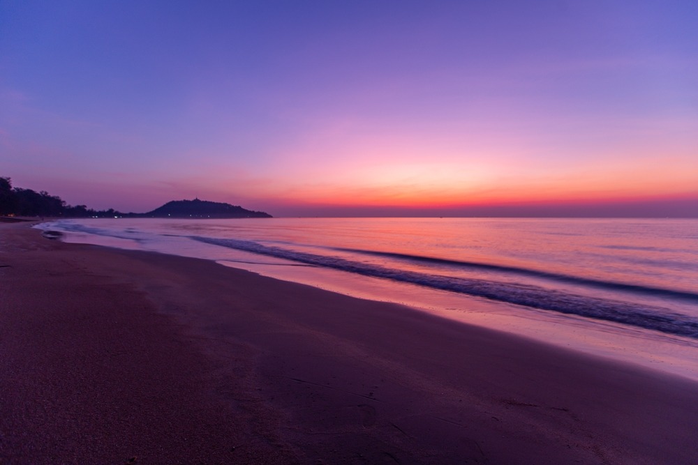 ริมหาดบ้านกรูด