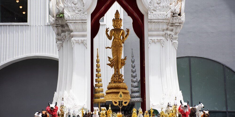 พิกัดไหว้ พระตรีมูรติ ที่สายมูต้องรู้