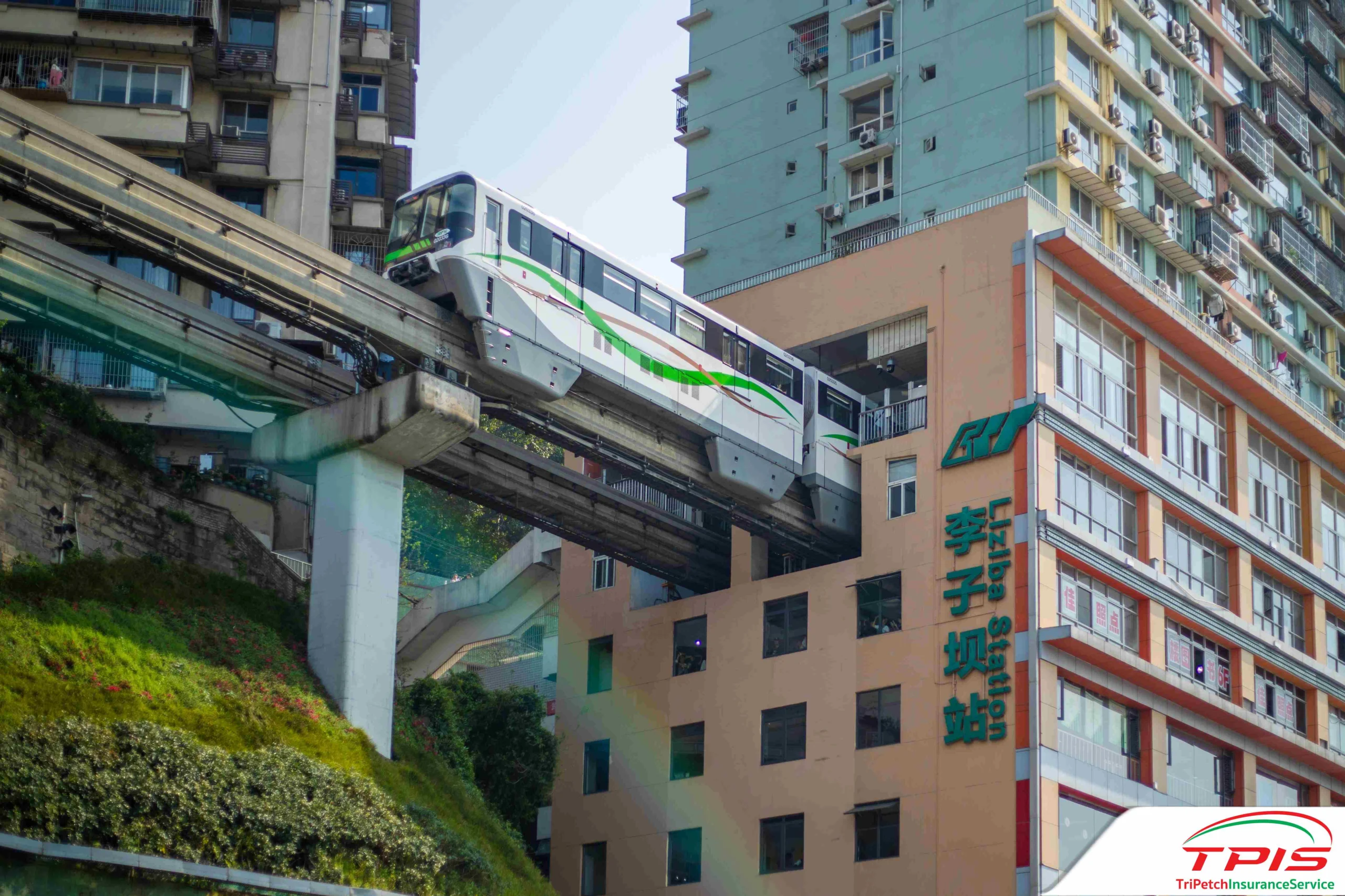 รถไฟทะลุตึก Liziba Station
